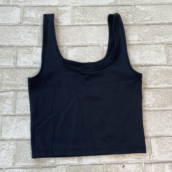 Modiv black cropped tank - Picture 2 of 6